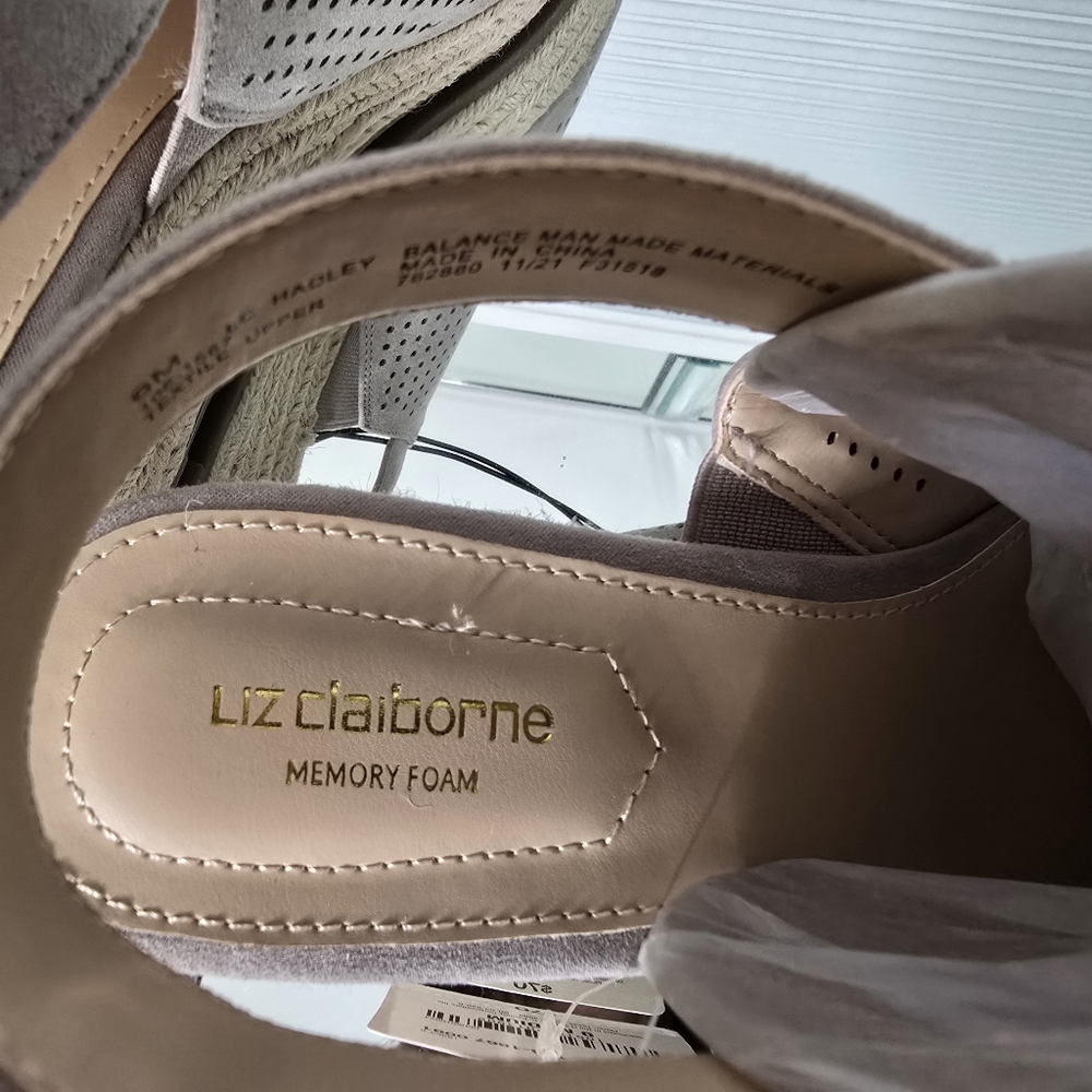 Liz Claiborne  NWT Taupe Hadley Koala  Memory Foam Wedge size 9M - Picture 13 of 16